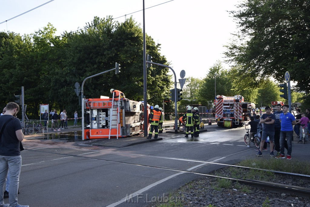 TLF 4 umgestuerzt Koeln Bocklemuend Ollenhauer Ring Militaerringstr P006.JPG - Miklos Laubert